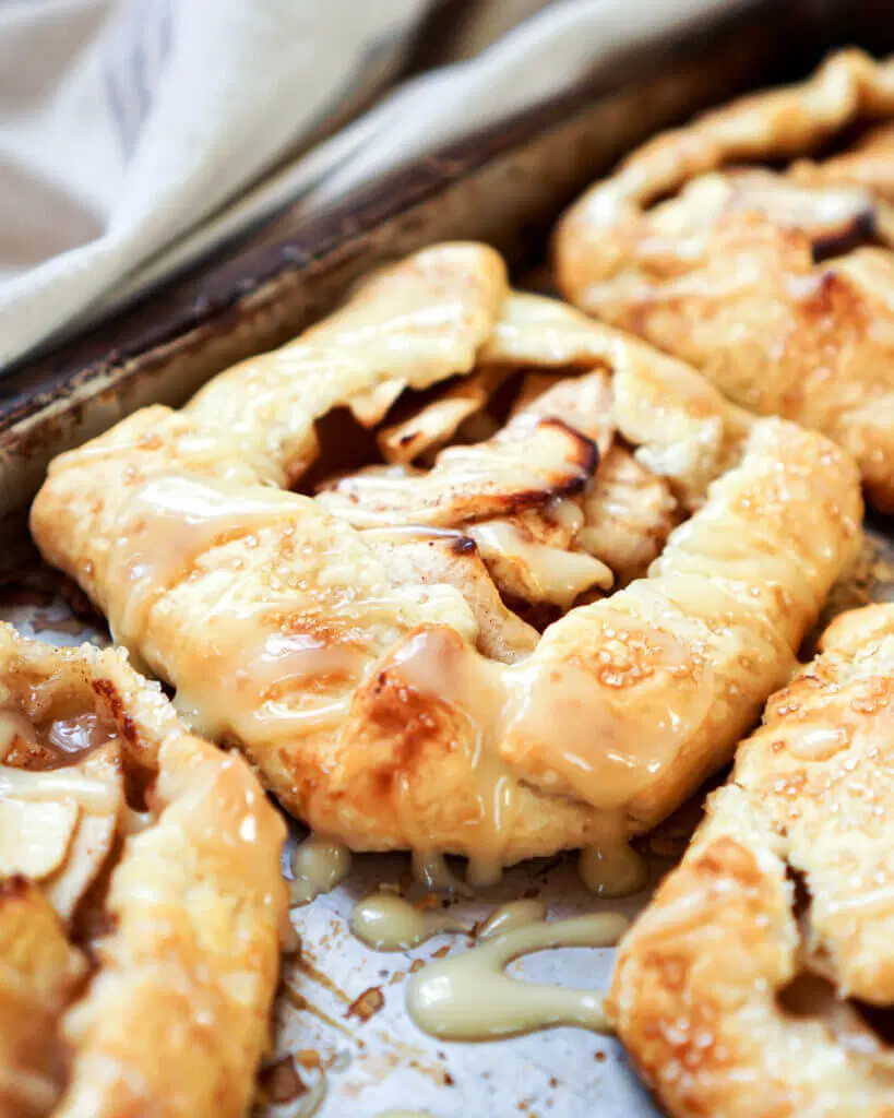 mini apple galettes
